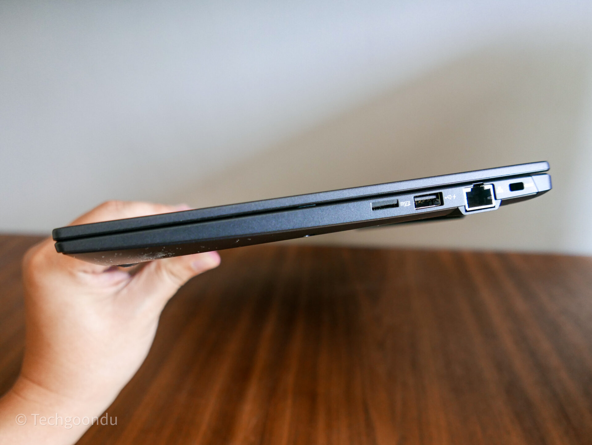 Goondu Review Dynabook Port G X L J Impresses With Lightweight