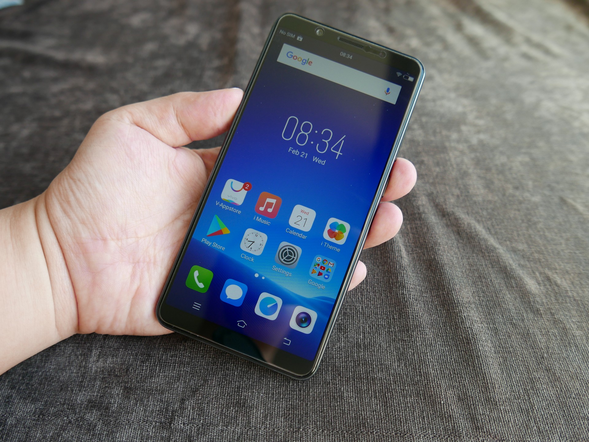 Hands on: Vivo V7+ sports a decent design but is let down by drab ...