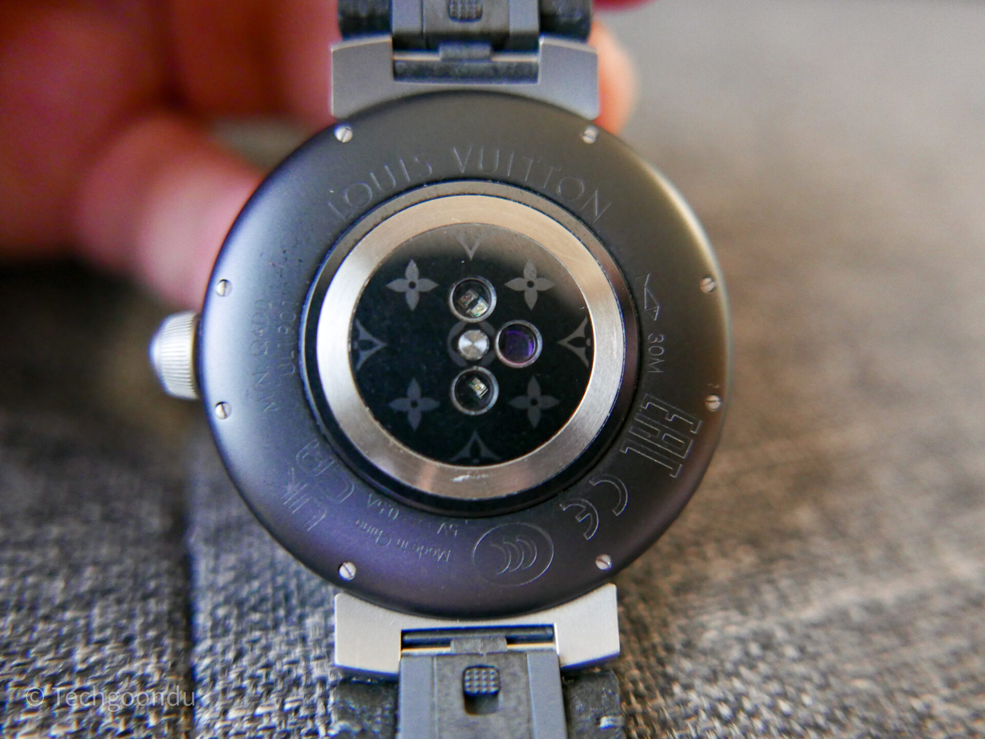 LV Smart Watch Review: A Closer Look At Tambour Horizon Light Up