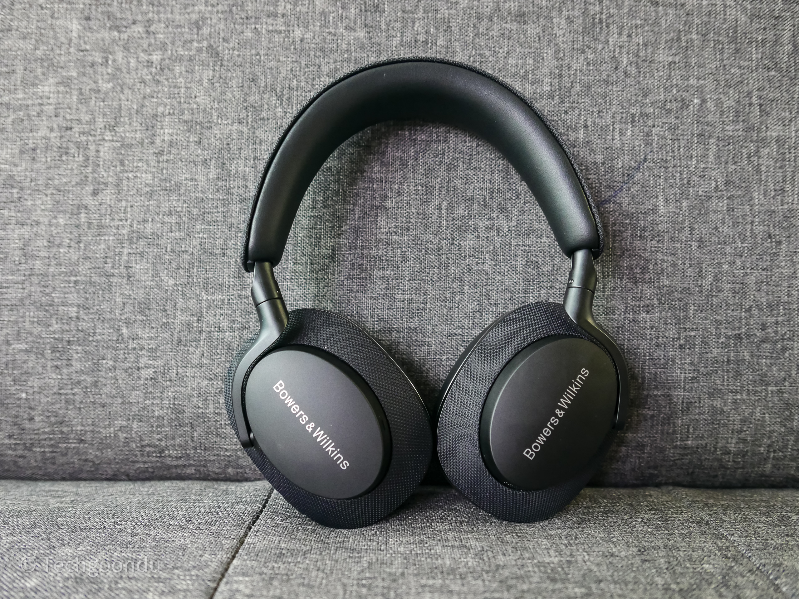 Bowers & Wilkins Px7 S2 review: Headphones with luxurious finish, familiar  sound - Techgoondu